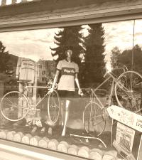 Vintage Schaufenster in Pfungen, bei Rolis Bikestadion